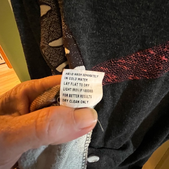 Large Funky tunic-great textures and colors. Super comfy - Picture 3 of 10